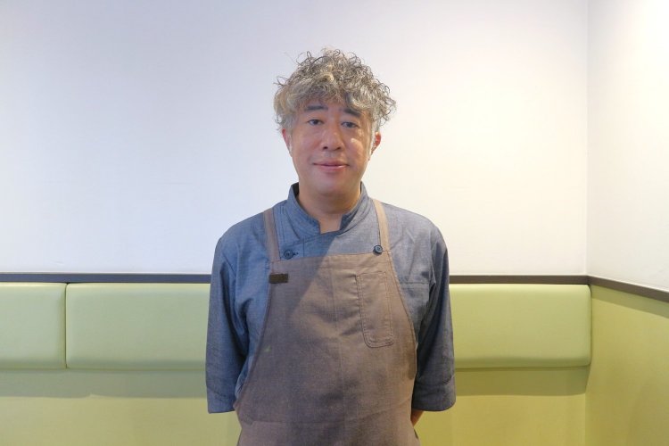 フレンチからラーメンの世界へ飛び込んだ、店主の越川一彦さん。