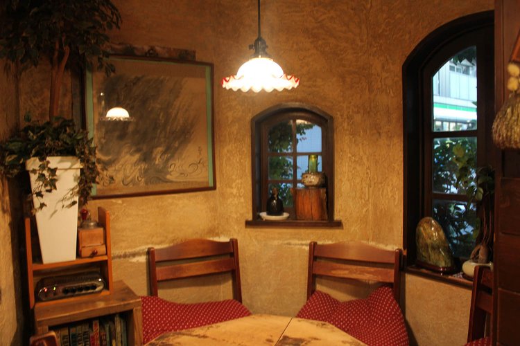 どの席も良い雰囲気で落ち着ける。