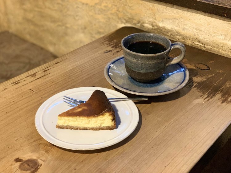 チーズケーキセット880円でひと息。