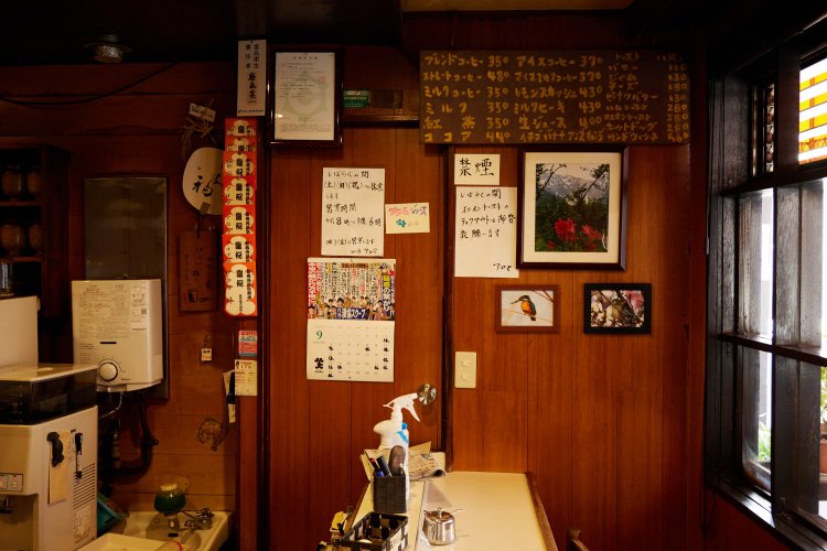 浅草演芸ホールからすぐ。お客には噺家も多い。