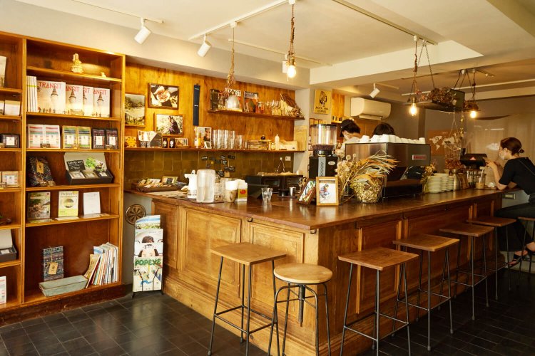 ナチュラルな風合いの店内。