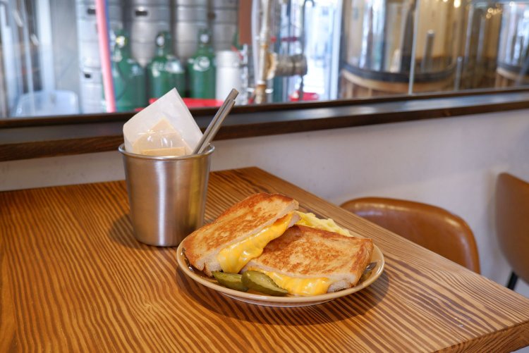 グリルドチーズサンド900円。