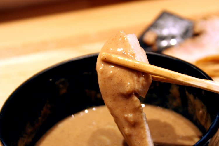 「そのまま食べておいしい」のだけど、この食べ方もグー！　お好みでいろいろ楽しめる。