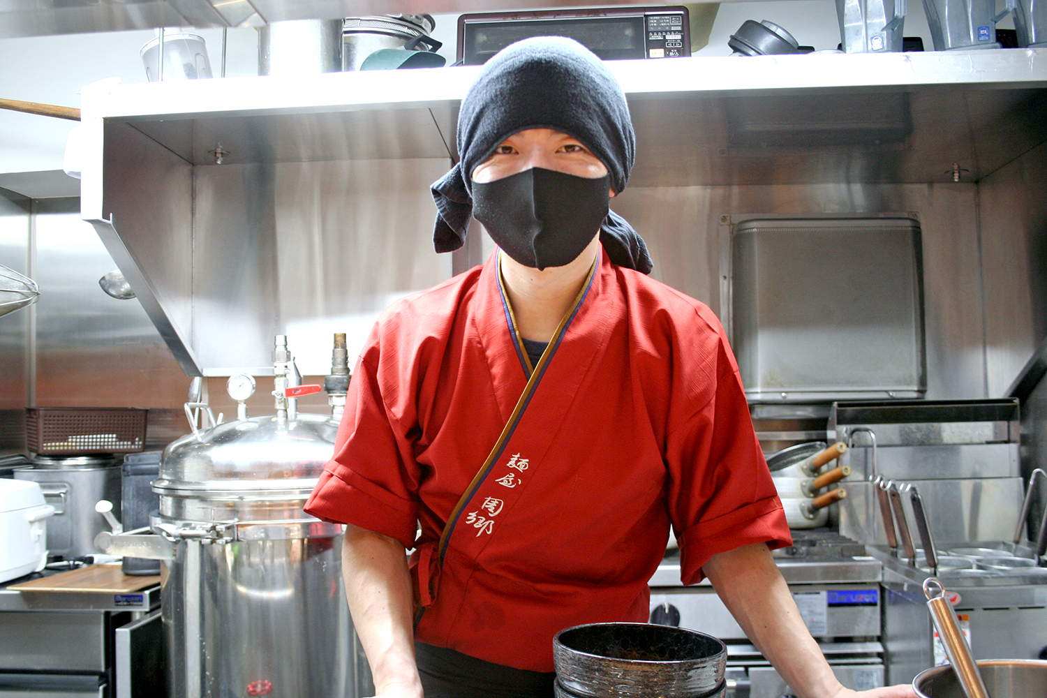 店主の周郷寿克さん。千葉県出身で高校までは剣道に明け暮れていたそう。