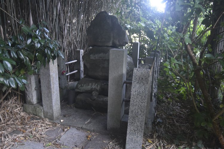 一度は関東大震災で崩れてしまった義村の墓所。こちらも再建されている。