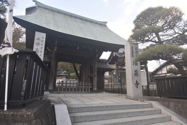 源頼朝が建立した衣笠の満昌寺。