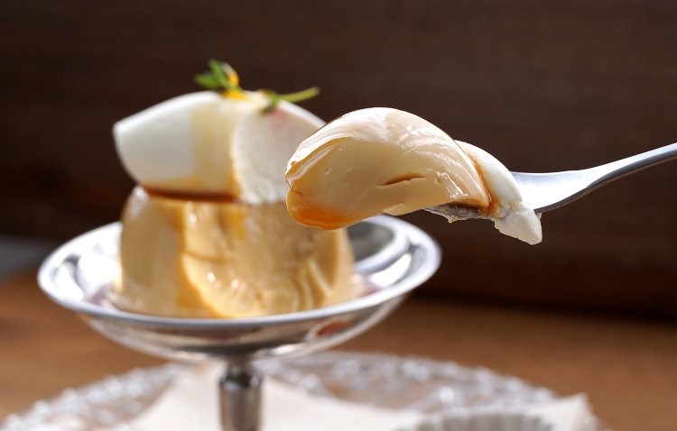 レトロプリンはちょっと固め。濃厚でぷるんとした食感。