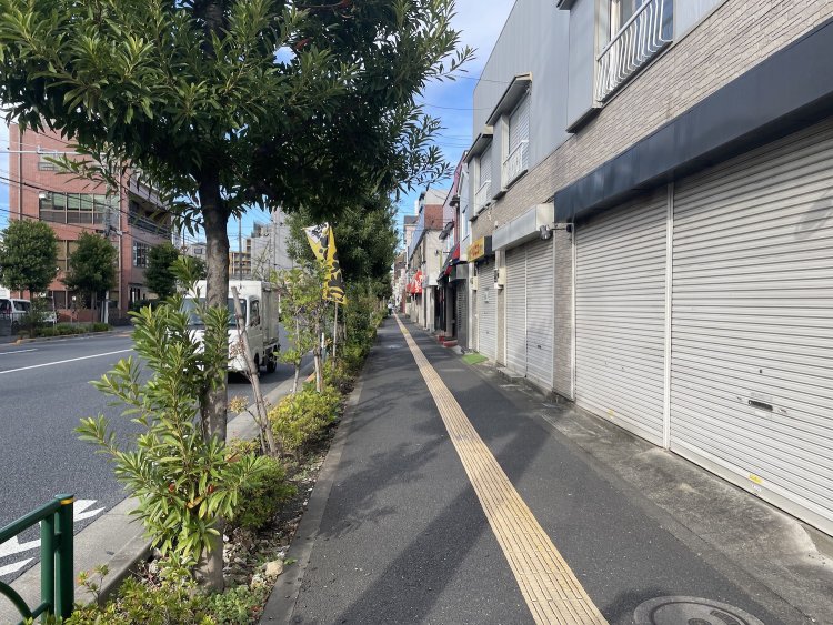 黙々と歩く。だんだん腹が減ってくる。