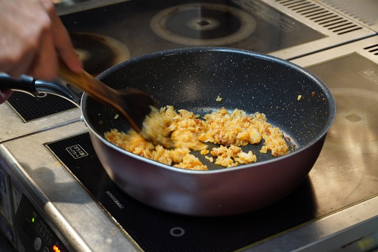 ちゃちゃちゃっと炒める。