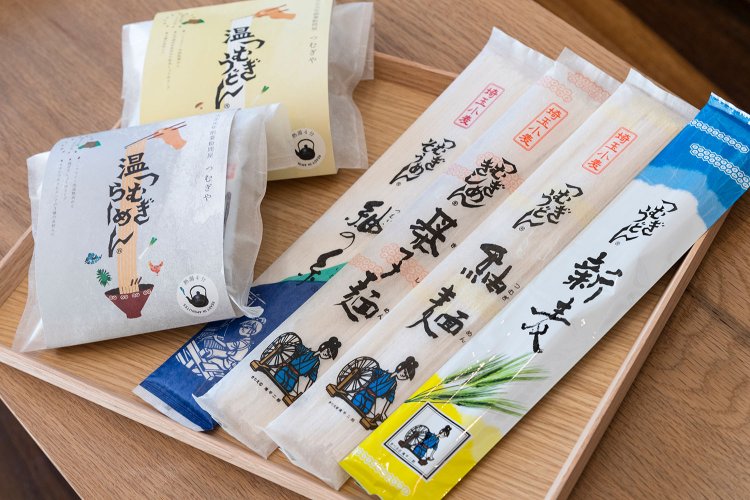 新物は7月末に出る新小麦うどん162円、つむぎうどん、きしめん、そうめん紬の糸（夏季限定）各151円、温つむぎらーめん、うどん各432円。