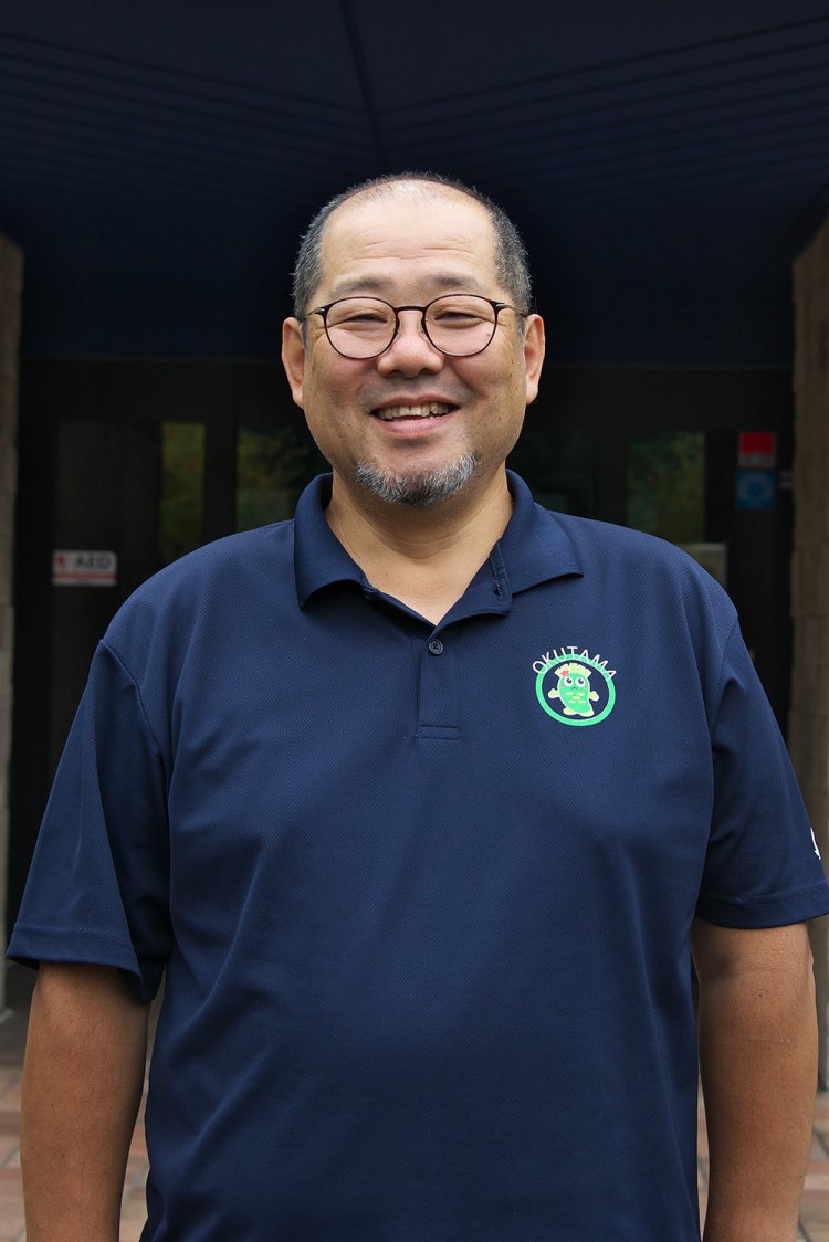 『奥多摩水と緑のふれあい館』文化財担当職員・神山正明さん。館内は奥多摩町の歴史・民俗資料展示も。