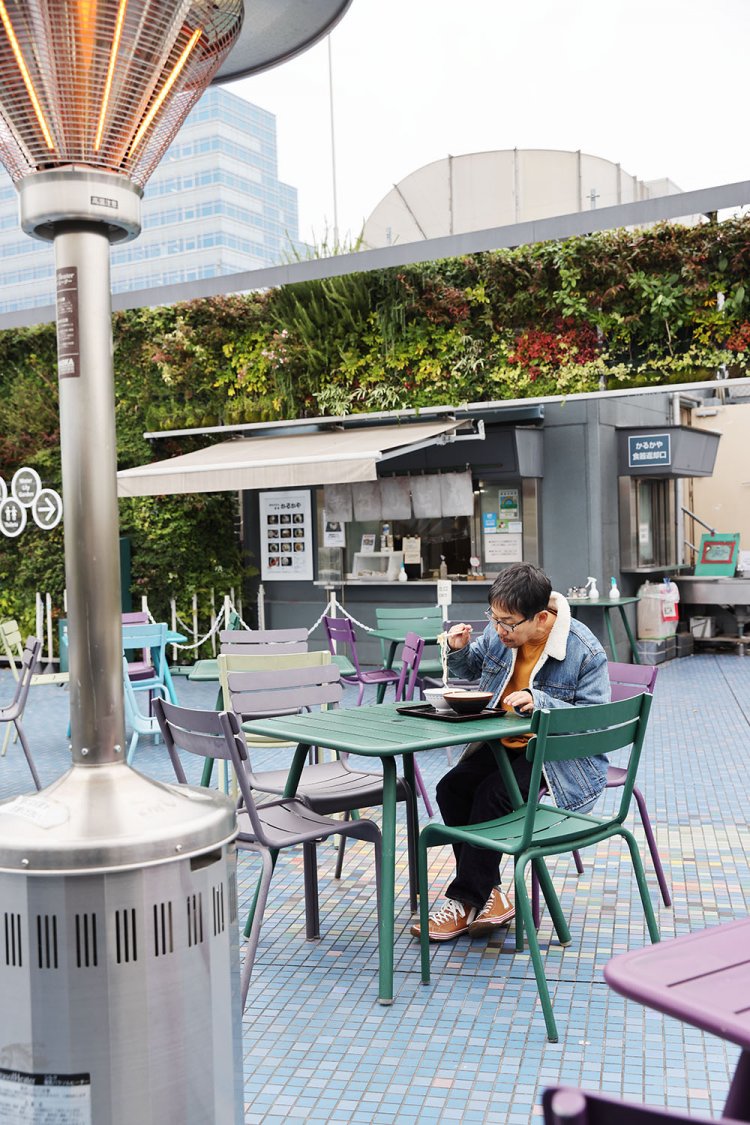 開放感いっぱいの屋上でゆったり。