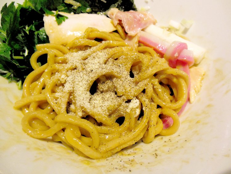 ほんのりしょう油の和洋折衷カルボナーラに早変わり！　濃厚卵を活かした最強のアレンジ。