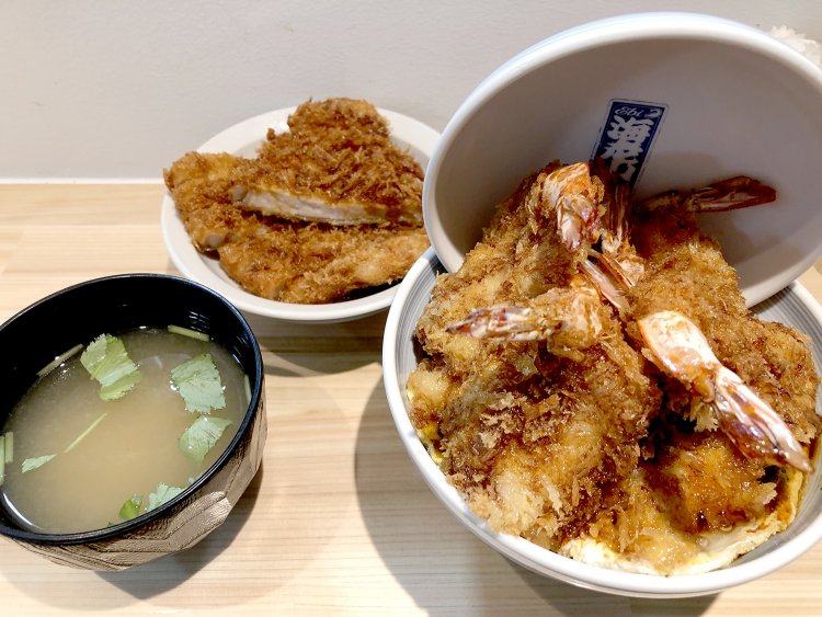 海老かつ丼に追加かつの満腹確実の組み合わせ。