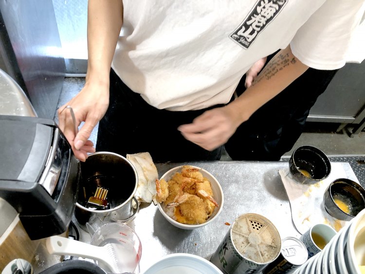 できたて制作中。仕上げは特性ダレ。