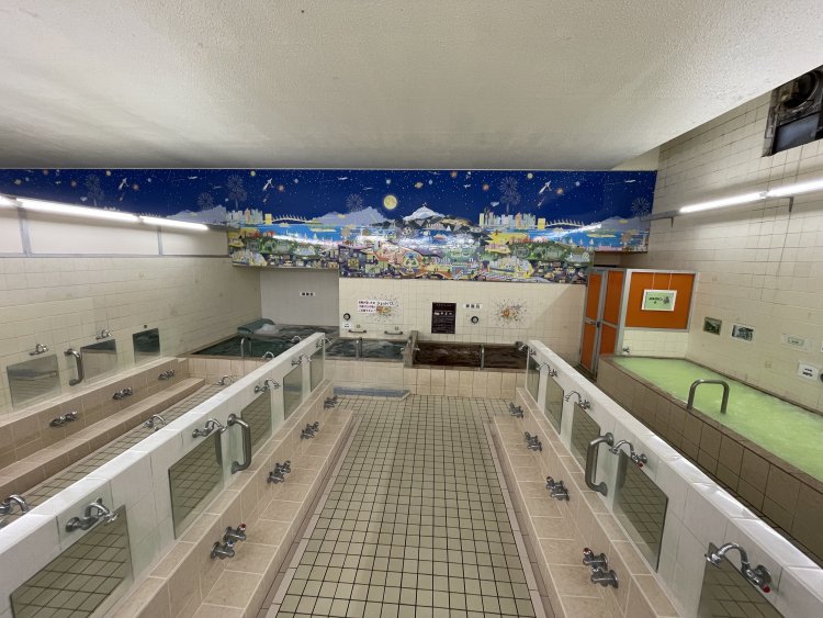 浴室にも宇宙が広がる。