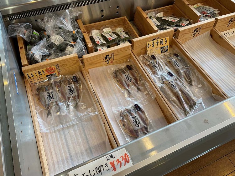 お手頃価格の魚に目を見張る。