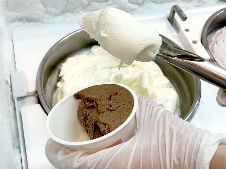 もうひとつは、埼玉県産ミルク100%のあさのはをオーダー。