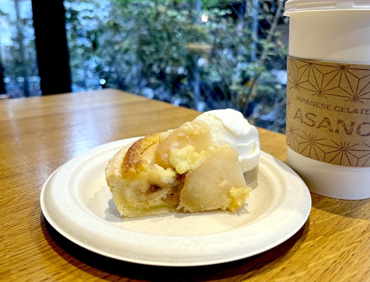 紅玉リンゴと川島イチヂクのタルト＋ジェラート＋ドリンクセット896円。