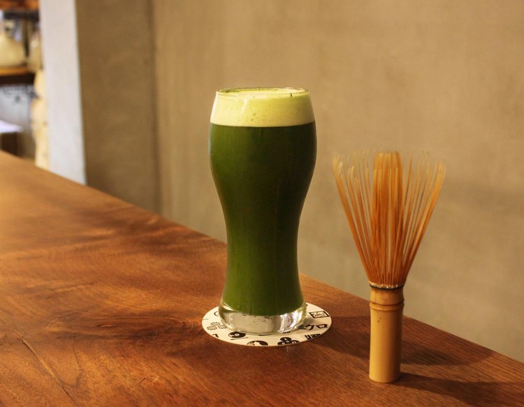 1杯づつ点てる「抹茶ビール」。和と洋の見事な融合！