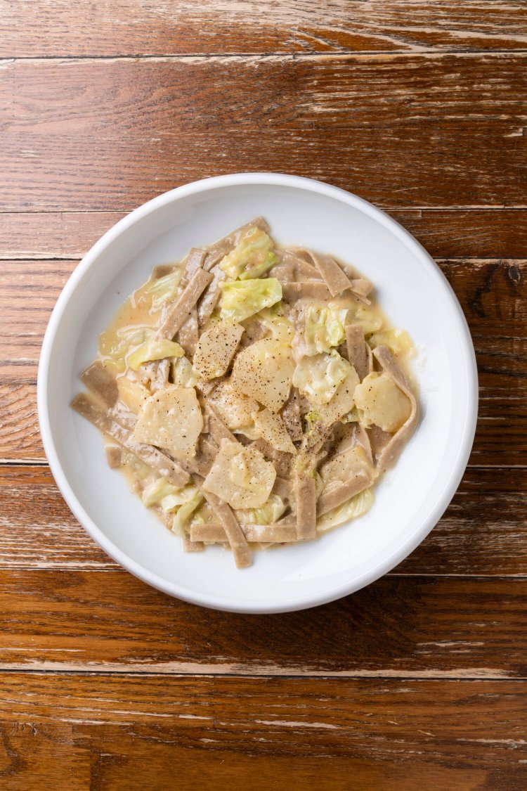 平たい麺4蕎麦粉食堂バックウィート