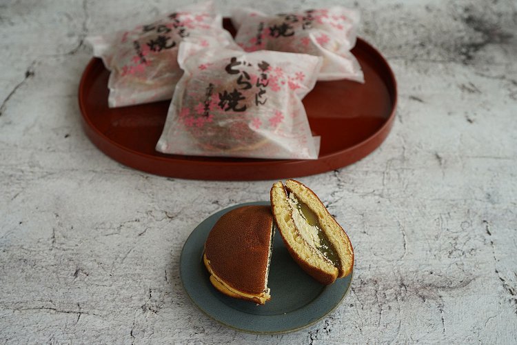 栗きんとんどら焼き1個250円。