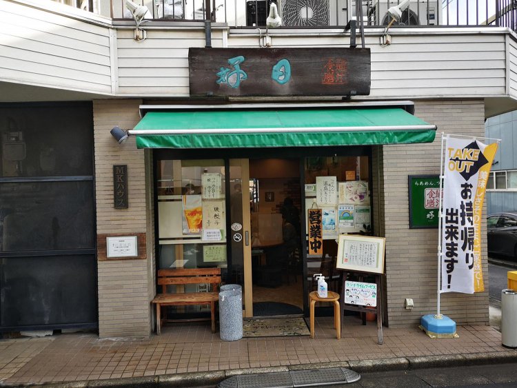 住宅地の中にあり、落ち着いた雰囲気。ふらりと立ち寄ってみたくなる。