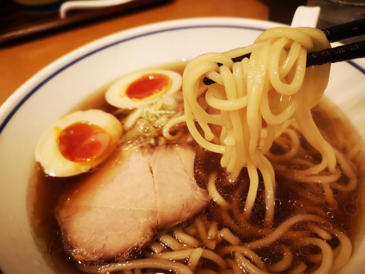 太めの麺はコシがある。