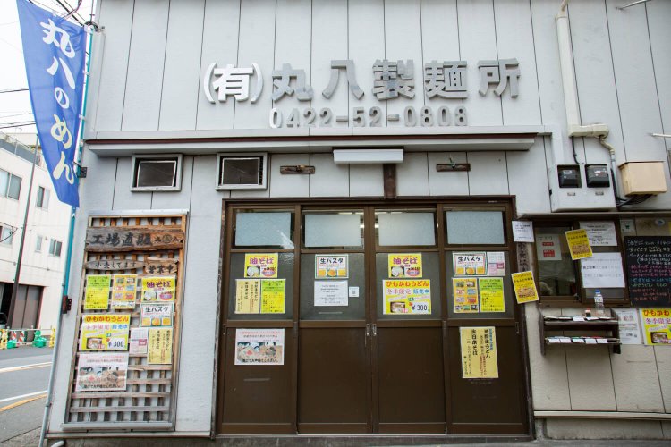 小窓から注文するスタイル。