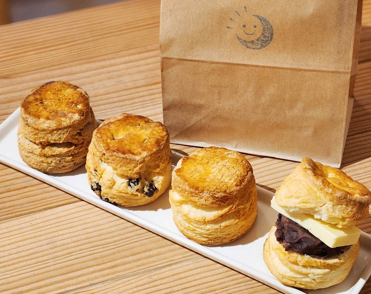 紅茶スコーン360円、チョコチップスコーン390円、プレーンスコーン350円、あんバタースコーン510円。