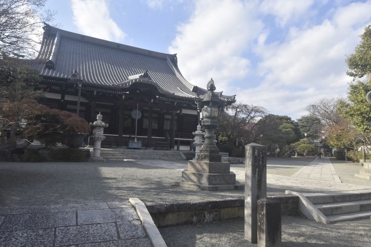 永享８年（1436）に建立された日蓮宗の本覚寺。