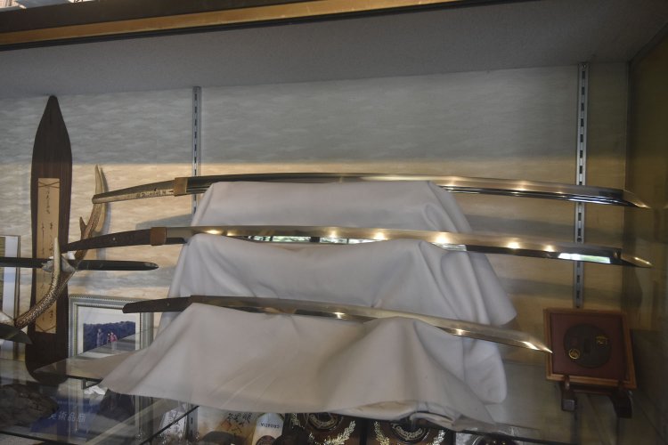 店内に飾られている美しい日本刀はまさに眼福もの。