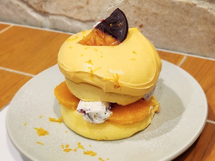 奇跡のパンケーキ オレンジ&チョコレート 1430円。 2022年12月21日〜2023年1月15日限定。