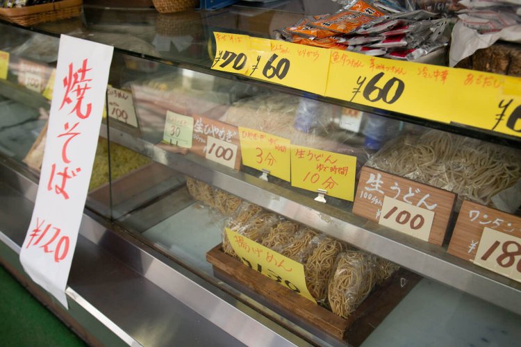 常時10種を超える品揃え。新そば、ほうとうなどの季節ものも美味なり。