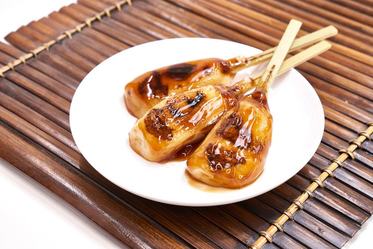 「炙りみたらし」1本249円（税込）。