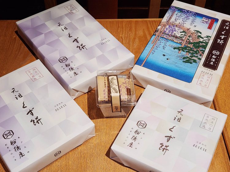 元祖くず餅 カップ6切れ500円、小箱24切れ840円、中箱36切れ950円、大箱48切れ1250円、特箱60切れ1580円。