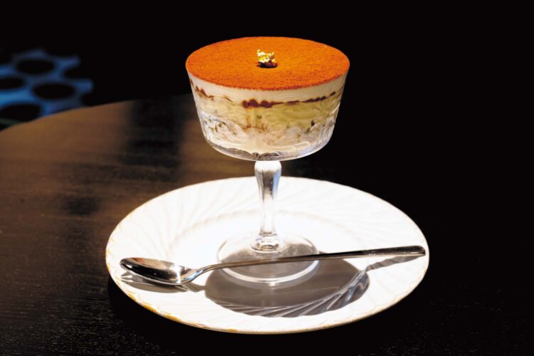 サロン・ド・パフェーティラミスー1800円は、カカオとミルクアイスのバランスが絶妙。