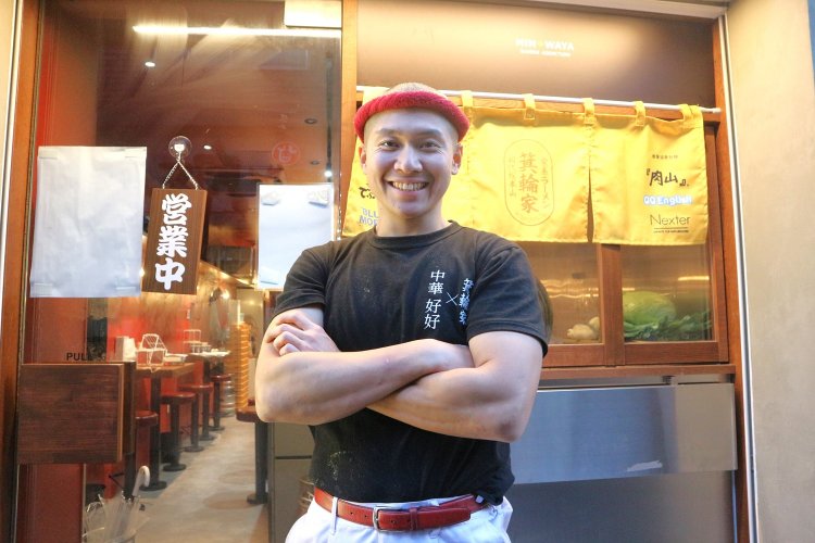 元気あふれる、『箕輪家』店主の丸山紘平さん。