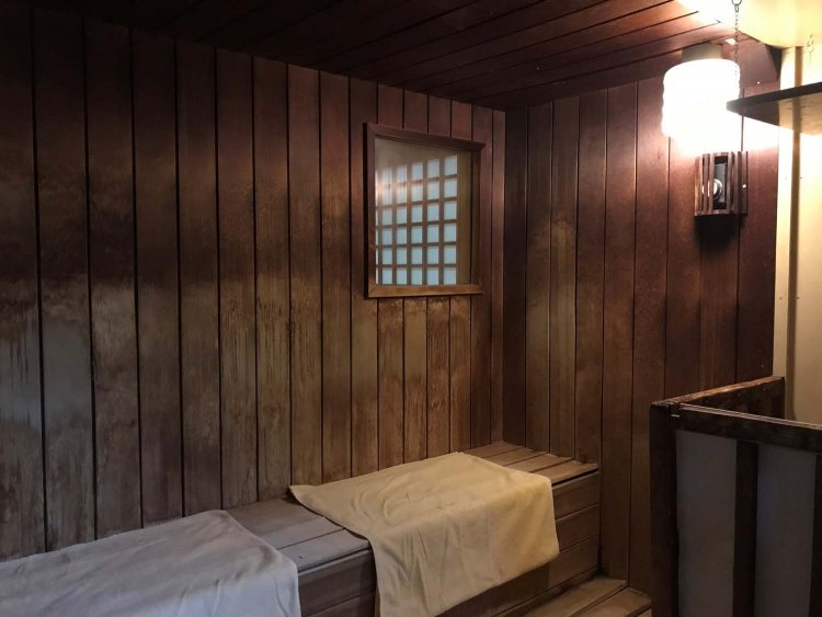 5人程度が利用できるこぢんまりとしたサウナ。