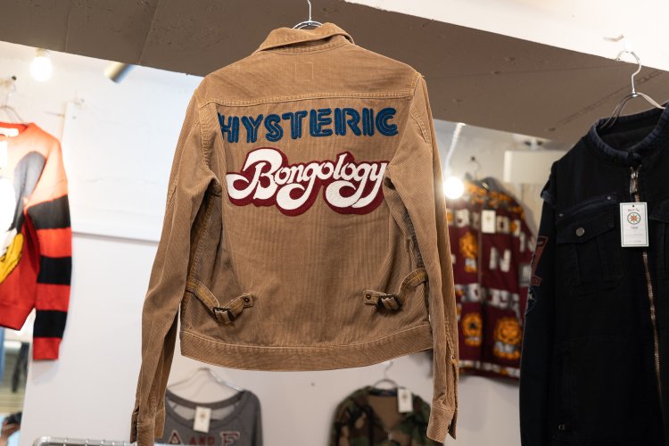 『HYSTERIC GRAMMER』のジャケット。懐かしさと新鮮さが入り混じる。