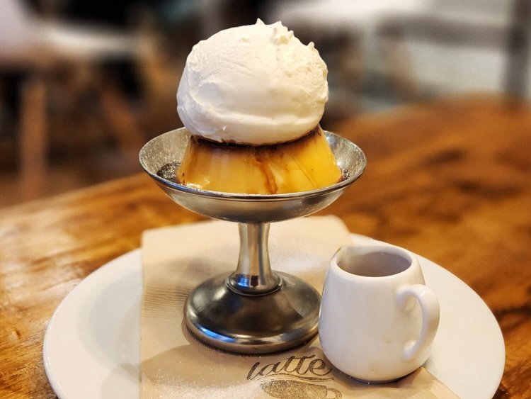 昔ながらの喫茶店のプリン 550円。