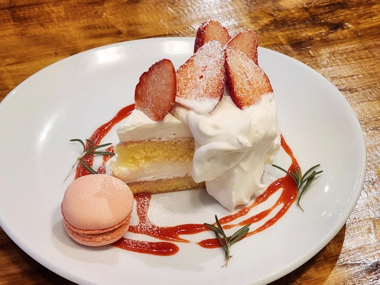 昔ながらの喫茶店のいちごショートケーキ 800円。2022年クリスマス限定。