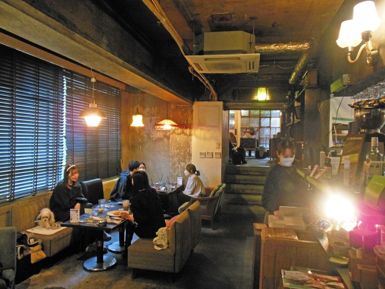 入口あたりはヨーロピアンな雰囲気。奥のほうは和洋折衷の空間となっている。