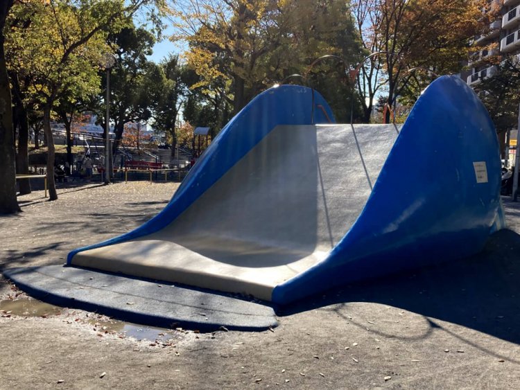 滑り降りる部分も広く取られている。