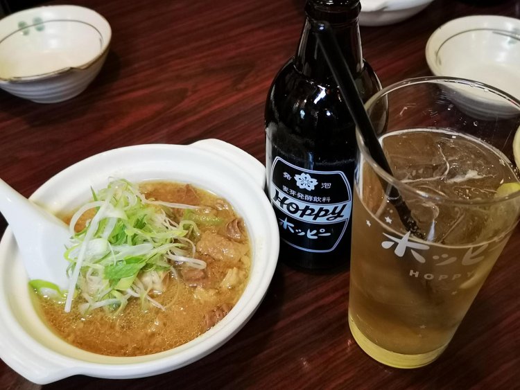 たくさん歩いたからホッピーも煮込みも最高にうまい。