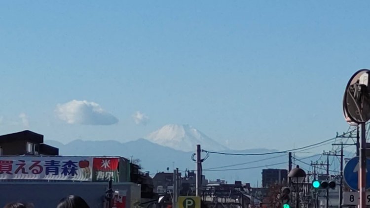 近づいてみると雪化粧したてっぺんが……！