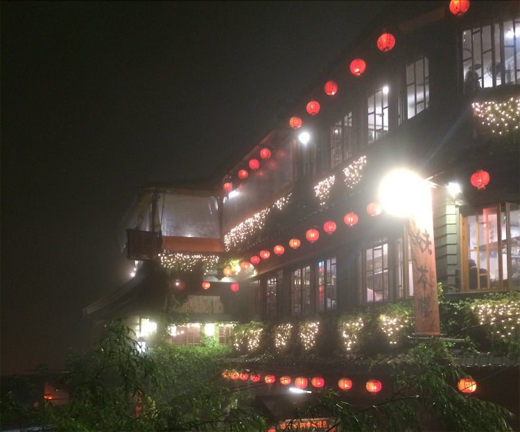 『千と千尋の神隠し』のモデル？道後温泉、台湾・九份を千尋と歩く【ジブリ妄想散歩】