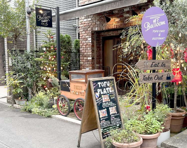 ヨーロッパの片田舎にありそうな、レンガ作りの洋館風の建物。