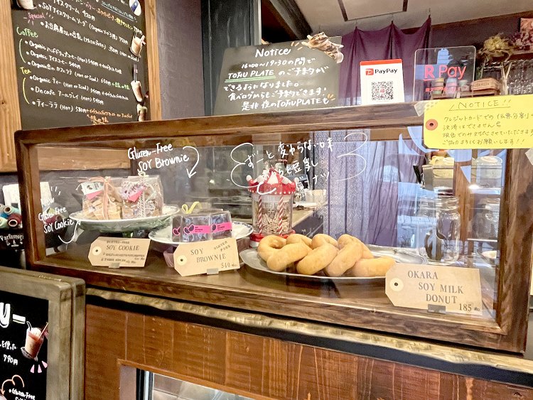 「うちのドーナツはしっとりとして一味違います」と山本さん。取材後、個人的に買って帰った。