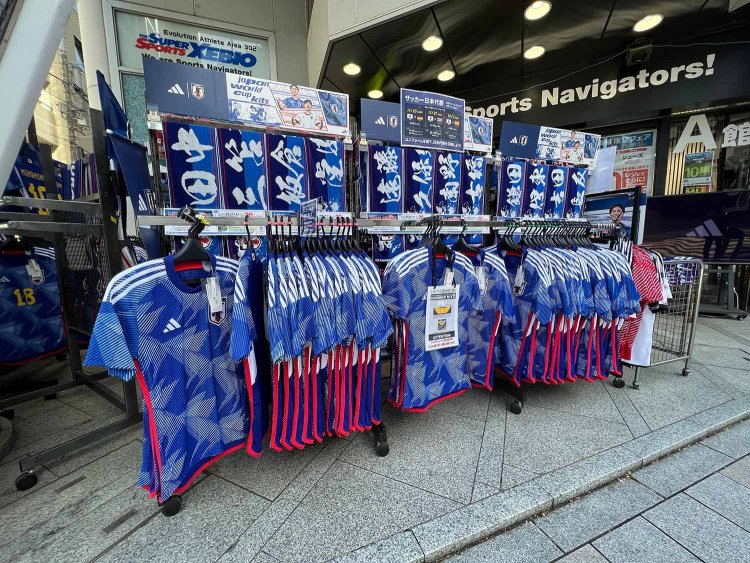 取材したのはW杯開催直前、日本人の視線は雪山よりも灼熱の砂漠に向いていた。